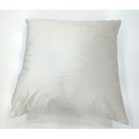 Cojín de Terciopelo Color Crudo (45x45 cm) – Calidez Natural y Confort Premium