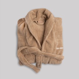 Albornoz de rizo de algodón unisex en color arena, diseño elegante.