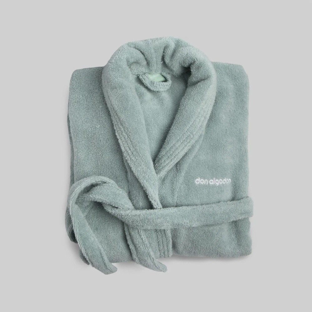Albornoz de rizo de algodón, en color agua marina, ideal para usar en casa o spa.