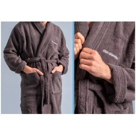 Albornoz para hombre, elegante y cómodo, ideal para usar en casa.