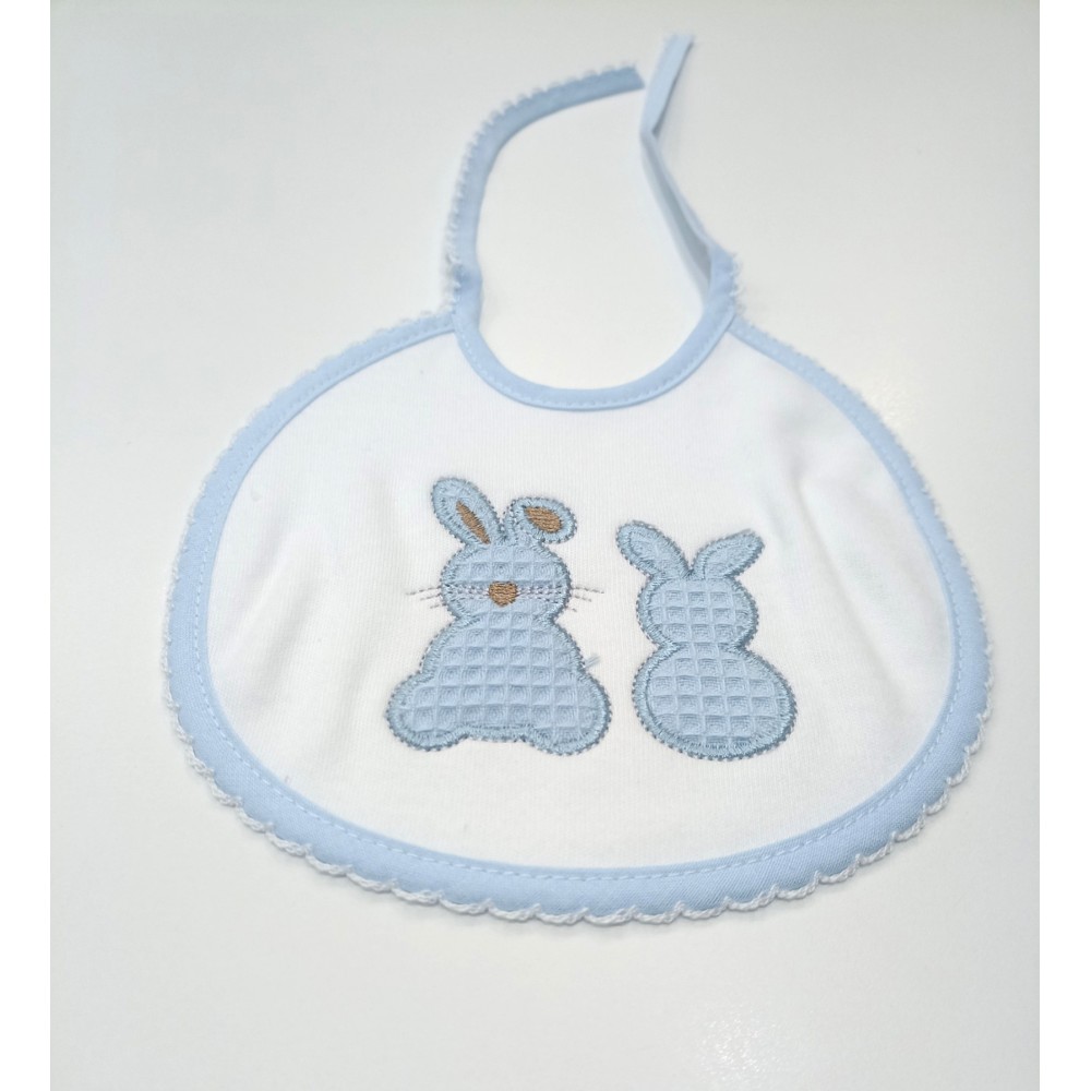 Babero Bordado Conejitos azul– Elegancia y Suavidad para tu Bebé