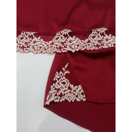 detalle del bordado del pijama color vino