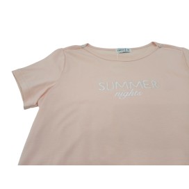 detalle de la camiseta del pijama de mujer
