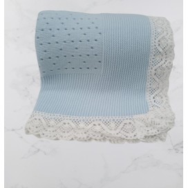 Toquilla de bebé azul con encaje – ternura y estilo para tu recién nacido