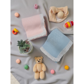 Toquilla de bebé azul con encaje – ternura y estilo para tu recién nacido