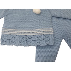 Conjunto de punto para bebé azul con gorro, jersey de pompones y polaina
