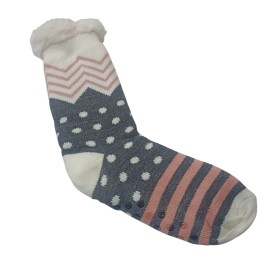 Calcetines antideslizantes con diseño de zigzag, rayas y puntos en color gris y rosa con forro blanco.