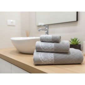 Juego de Toallas Gris Perla 100% Algodón 550g/m² – 3 Piezas