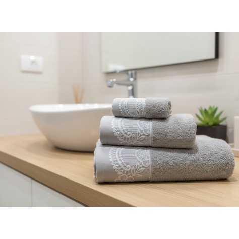 Juego de Toallas Gris Perla 100% Algodón 550g/m² – 3 Piezas