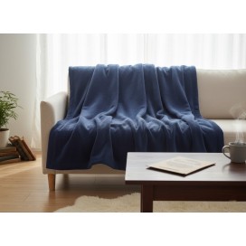manta de sofa de coralina en azul marino de 130x160 cm.