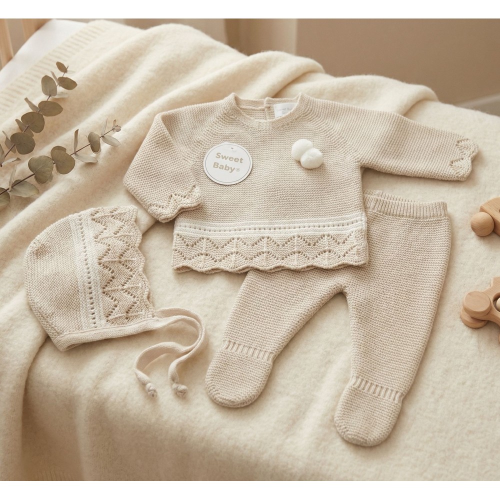 Conjunto de punto para bebé beige con gorro, jersey de pompones y polaina