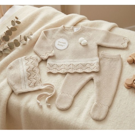 Conjunto de punto para bebé beige con gorro, jersey de pompones y polaina