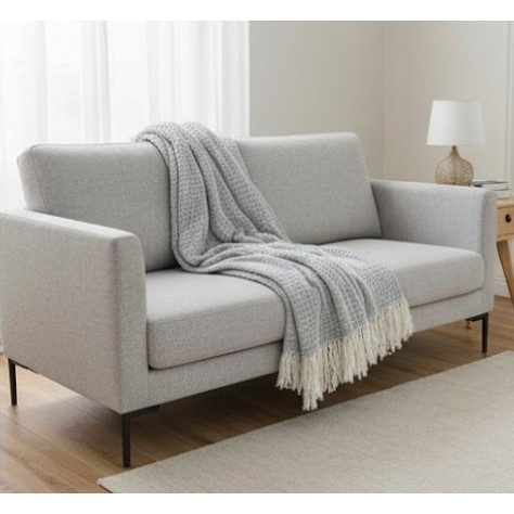 Manta multiusos de Algodón cuadros gris extendida sobre un sofa decorandolo