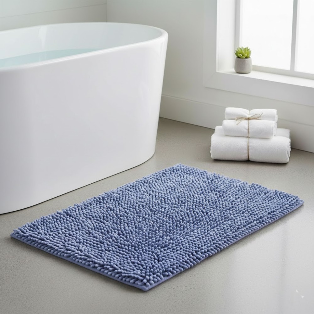 Alfombra de baño Eden Shagy de 60x40 cm en color celeste con textura de microfibra de poliéster antideslizante.