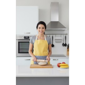 foto de una mujer con el Delantal de Cocina a Topos (Lunares) – Amarillo Mostaza y Gris (60x90 cm)