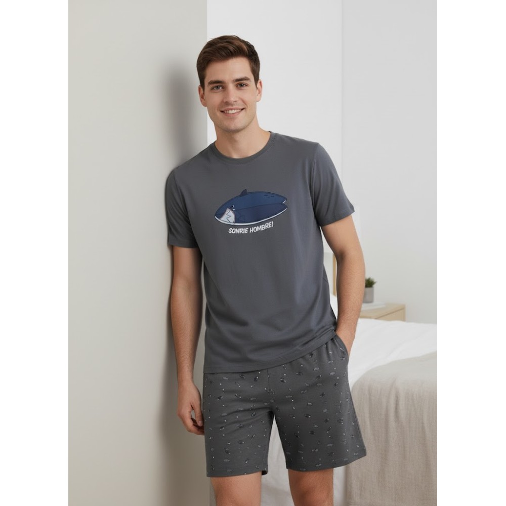 Pijama para Hombre – Camiseta Gris con Estampado de Tiburón + Short con Diseño Estampado