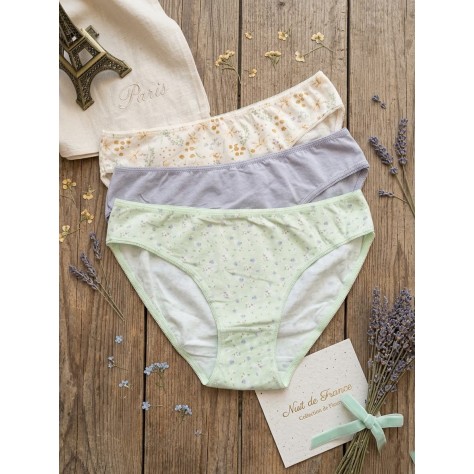 Pack de 3 bragas tipo bikini de algodón en color verde menta floral, lila liso y crema con estampado botánico