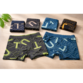 Pack de dos calzoncillos tipo bóxer para hombre con estampados de letras modernos en colores verde lima y azul.