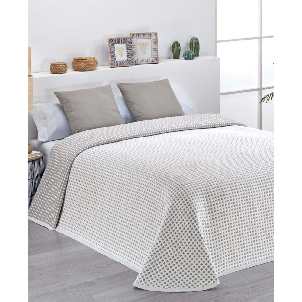 Colcha Jacquard Altea Beige – Calidez Atemporal y Luminosidad para tu Cama