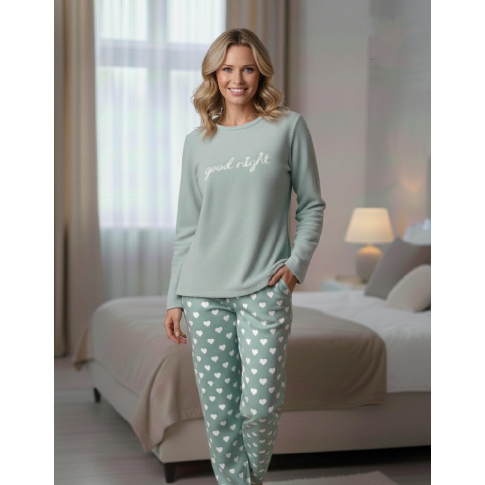 Pijama de Mujer Velvet Verde con Estampado de Corazones (Modelo Nicole)