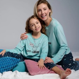 Pijama de Invierno para Mujer Muydemi – Diseño Original "Cat-urday" con Estampado de Gatos