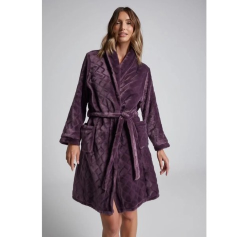 Bata de mujer de coralina cruzada gofrada color morado